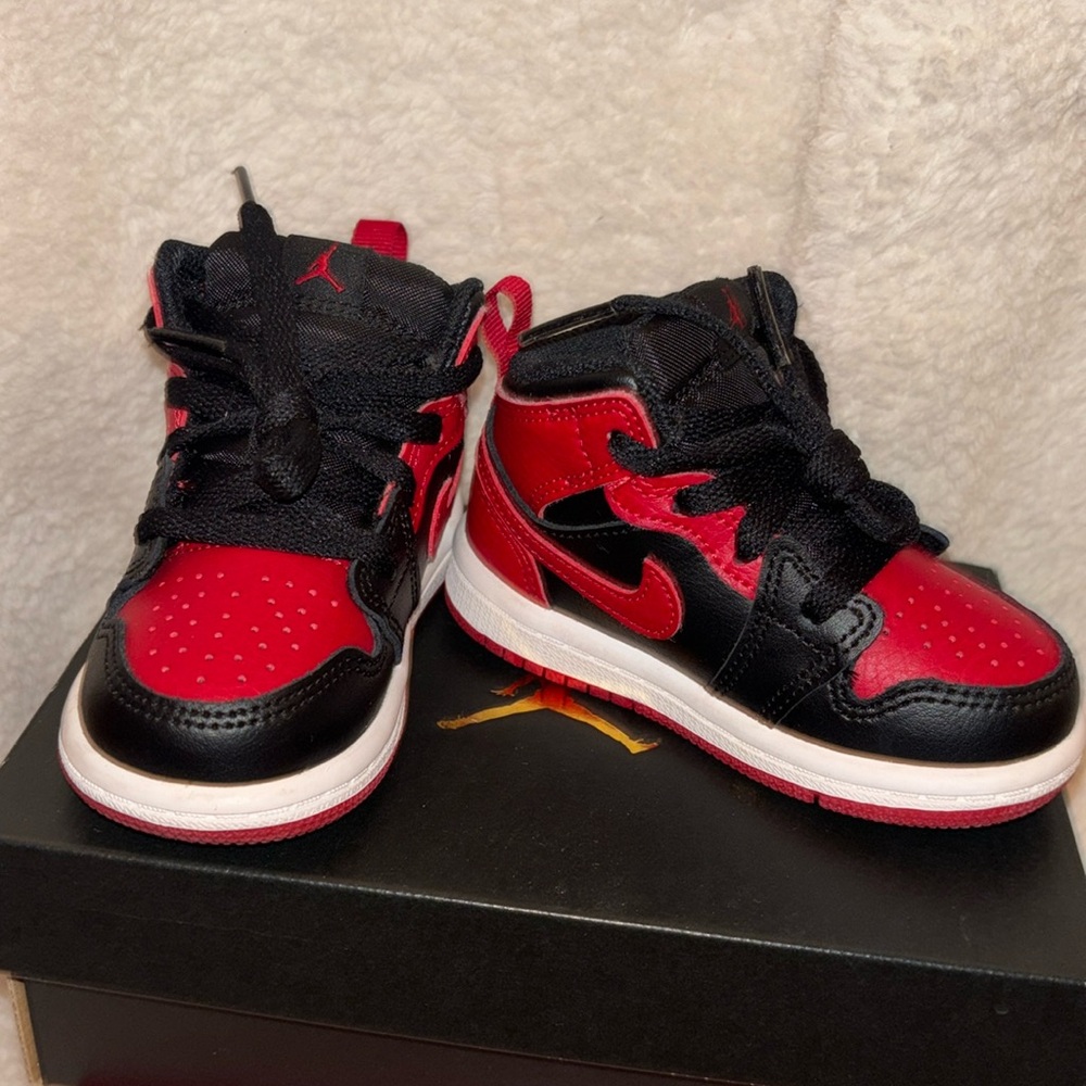 AIR JORDAN 1 HIGH OG Red and black